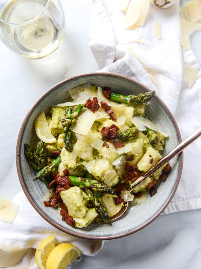 homemade ricotta gnocchi with asparagus pesto I howsweeteats.com
