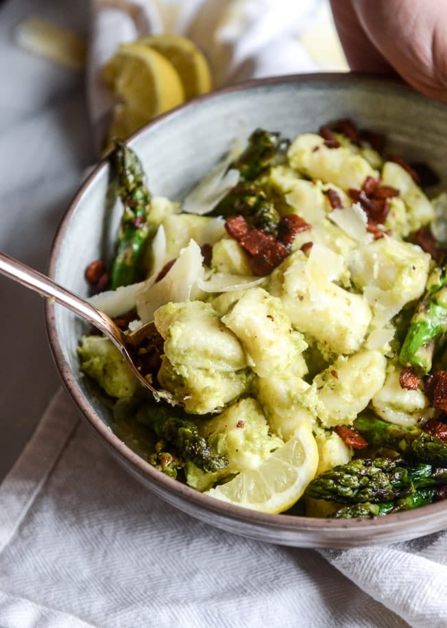 homemade ricotta gnocchi with asparagus pesto I howsweeteats.com
