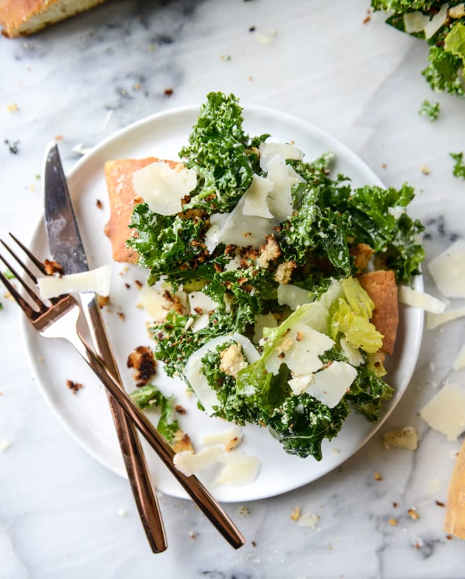 kale caesar pizza I howsweeteats.com