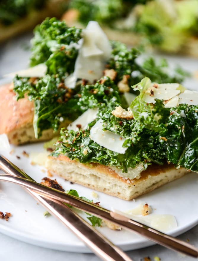 kale caesar pizza I howsweeteats.com