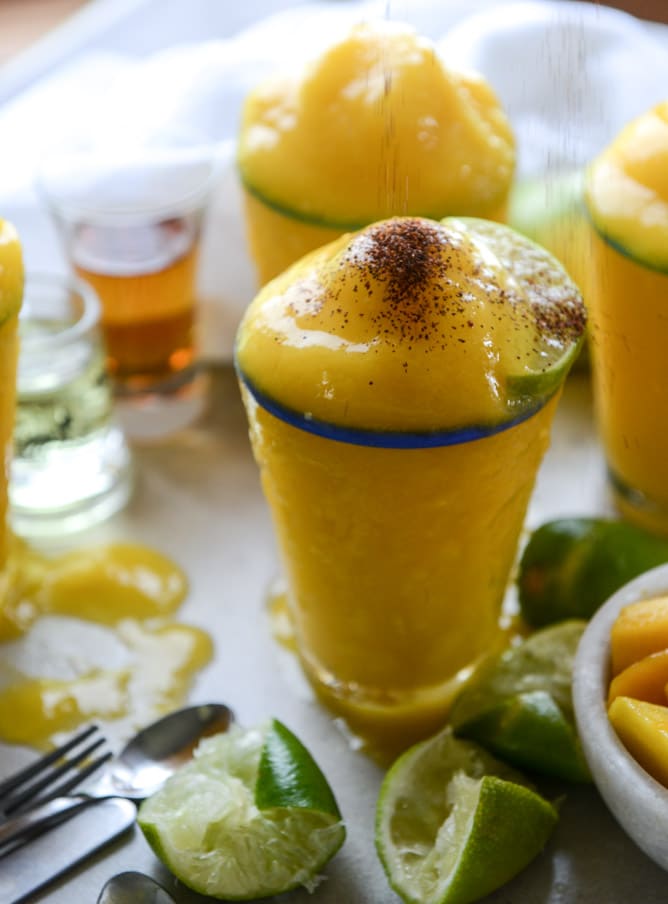 fresh mango margarita frosty I howsweeteats.com
