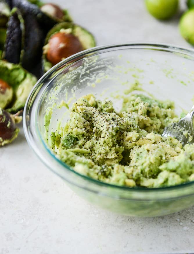 roasted tomato and charred lime guacamole I howsweeteats.com