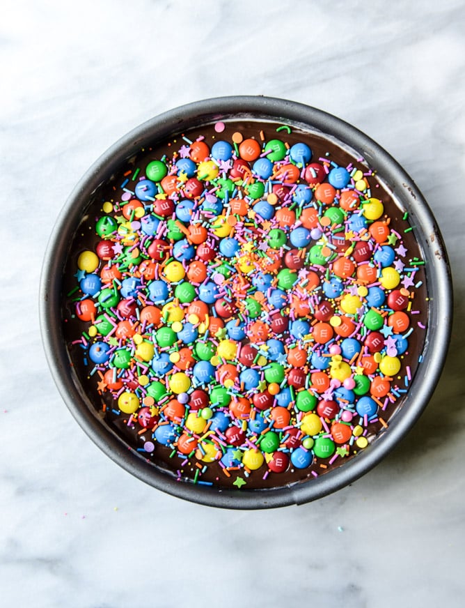 confetti ice cream fudge pie with M&M'S I howsweeteats.com