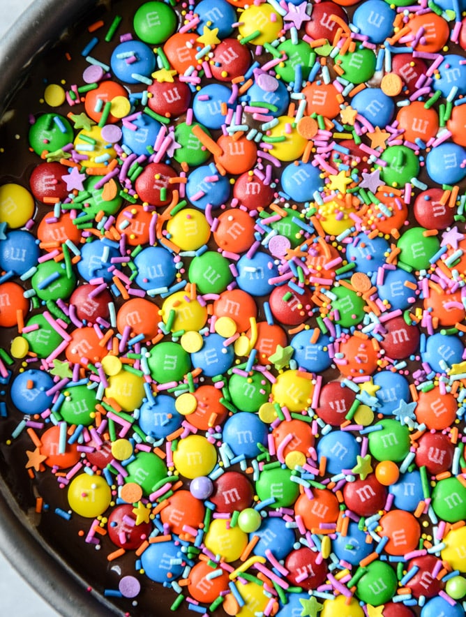 confetti ice cream fudge pie with M&M'S I howsweeteats.com