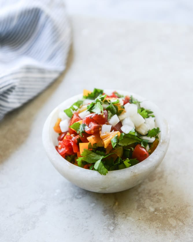 how to make queso cheese burgers I howsweeteats.com