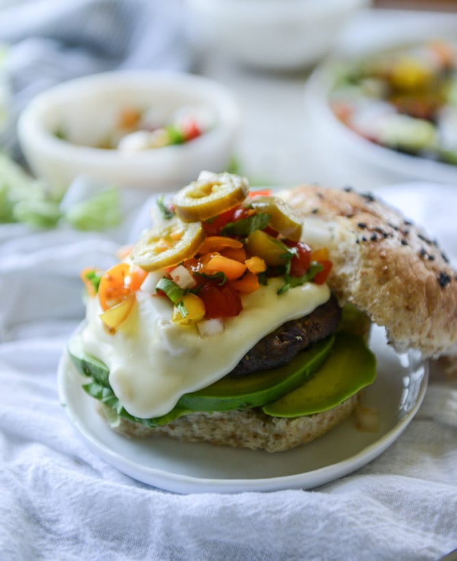 how to make queso cheese burgers I howsweeteats.com