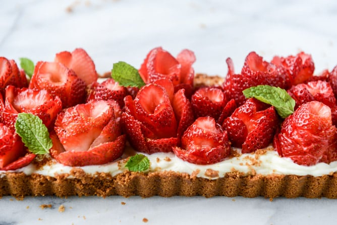 5 ingredient strawberry rose tart I howsweeteats.com