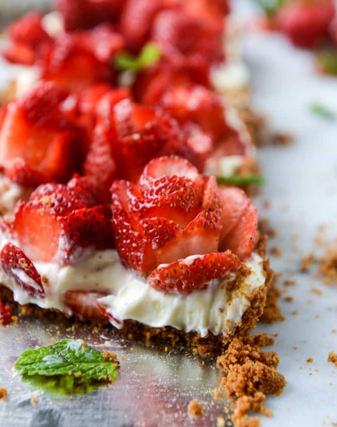 5 ingredient strawberry rose tart I howsweeteats.com