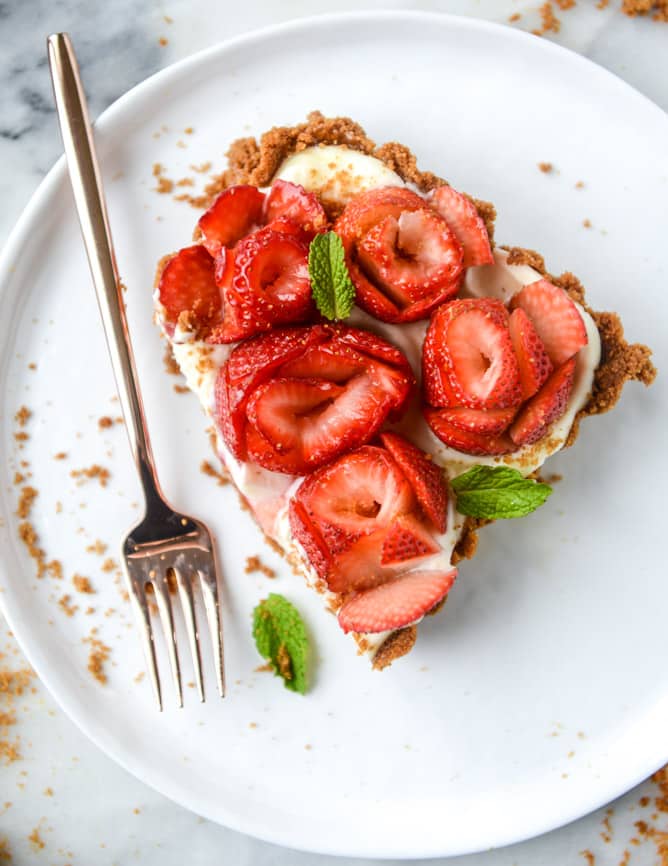 5 ingredient strawberry rose tart I howsweeteats.com