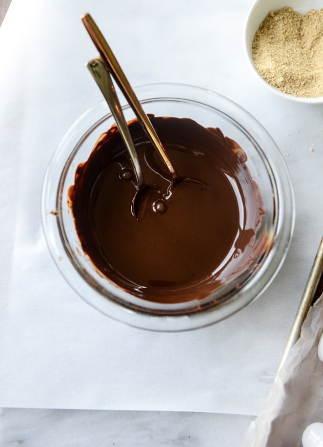 smore's strawberries I howsweeteats.com