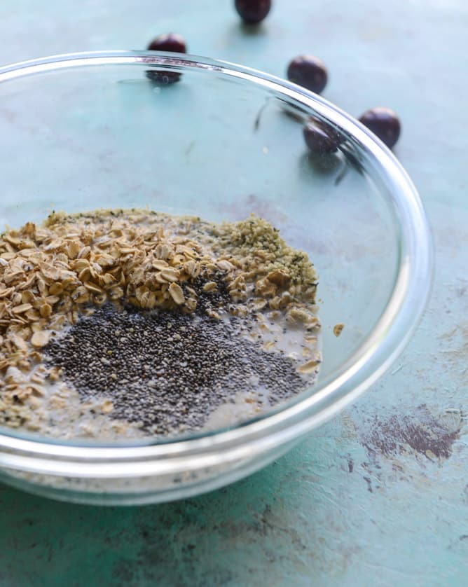 butter roasted cherry swirl overnight oats I howsweeteats.com