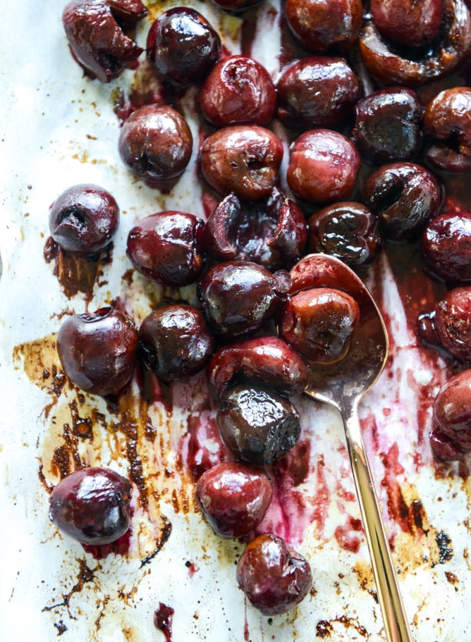 butter roasted cherry swirl overnight oats I howsweeteats.com