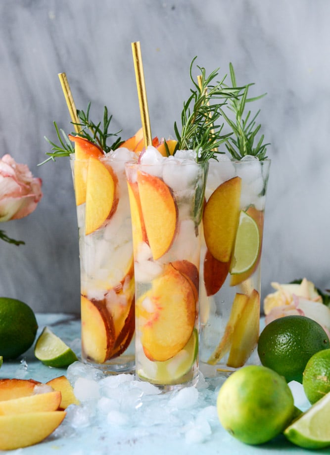 fresh peach gin and tonic I howsweeteats.com