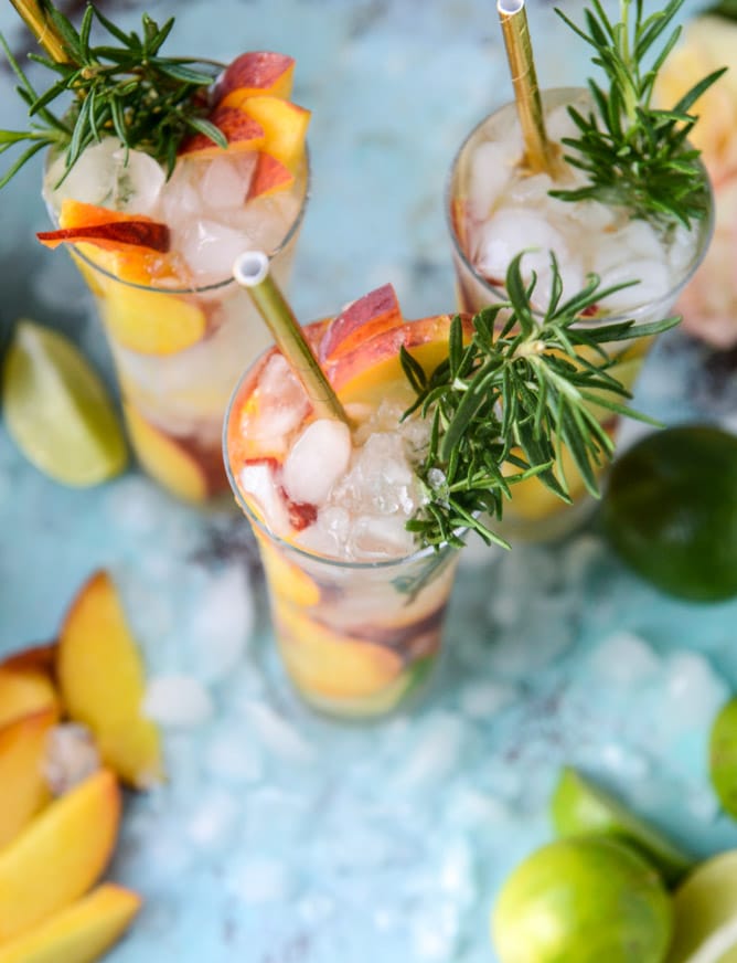 fresh peach gin and tonic I howsweeteats.com