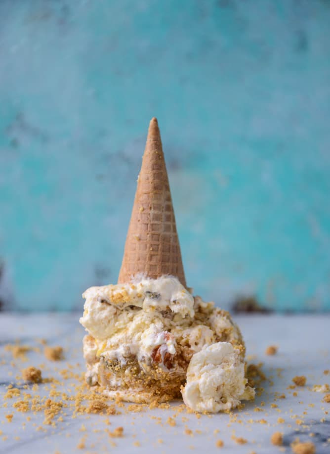 no-churn sugar roasted peach pie ice cream I howsweeteats.com