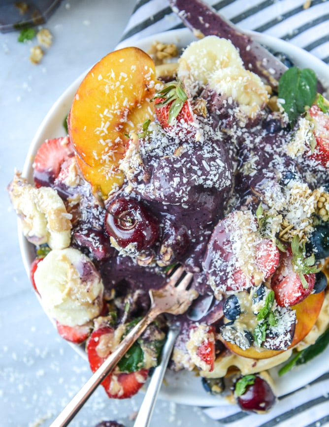 acai waffle sundae I howsweeteats.com