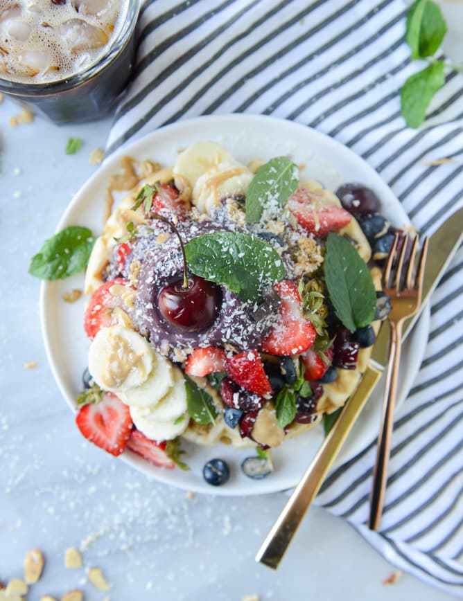 acai waffle sundae I howsweeteats.com
