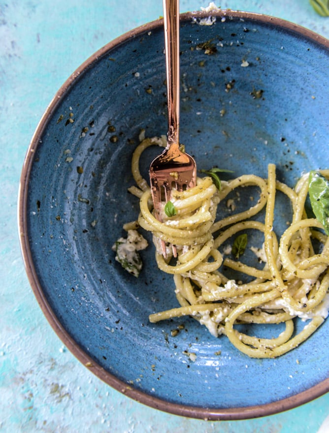 pesto pasta with burrata I howsweeteats.com