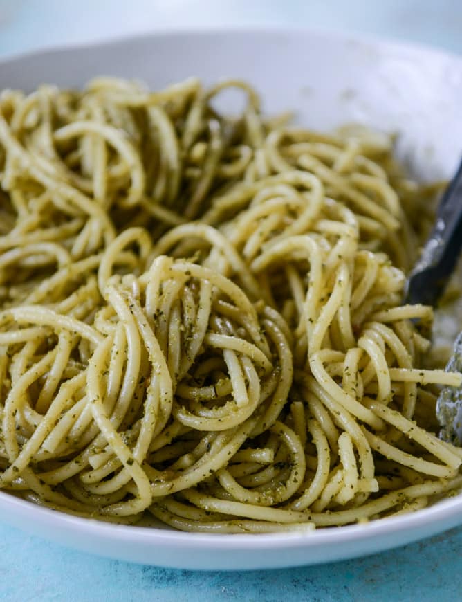 pesto pasta with burrata I howsweeteats.com