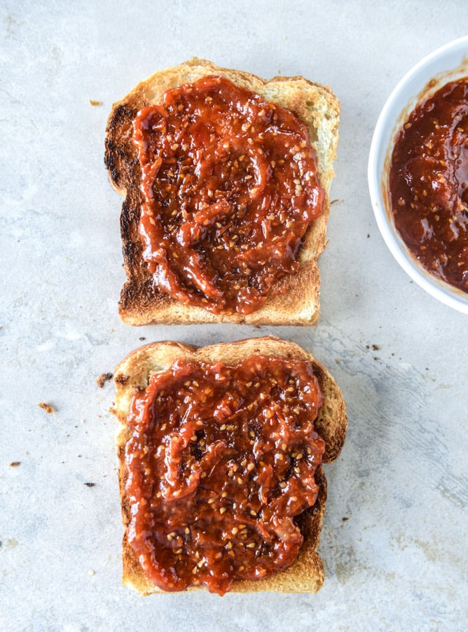avocado, bacon and egg toast with quick tomato jam by @howsweeteats I howsweeteats.com