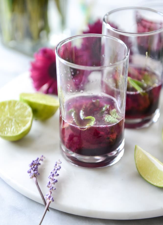 blueberry mojitos with lavender syrup I howsweeteats.com