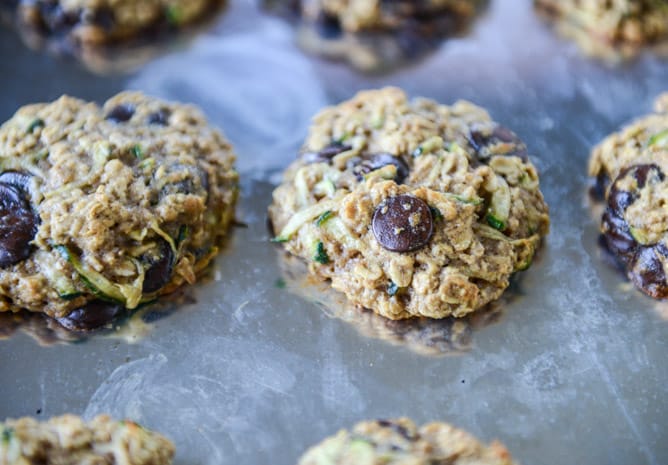 chewy oatmeal zucchini chocolate chip cookies I howsweeteats.com