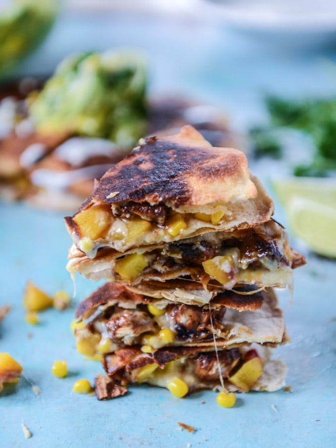 honey glazed chicken quesadillas with peach guacamole by @howsweeteats (in partnership with pernod classic) I howsweeteats.com 