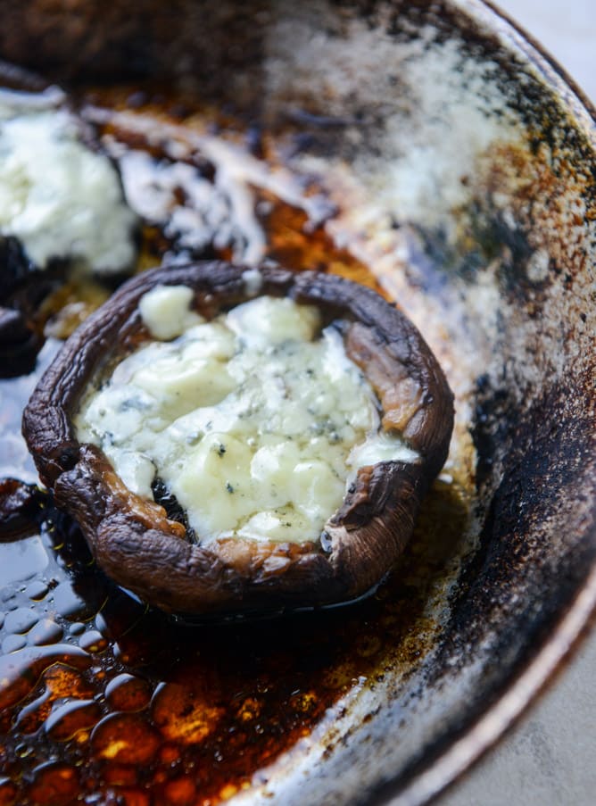 blue cheese portobello burgers by @howsweeteats I howsweeteats.com
