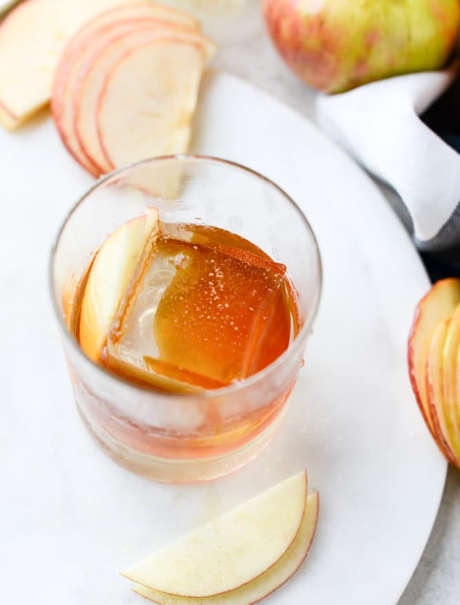honeycrisp old fashioned I howsweeteats.com