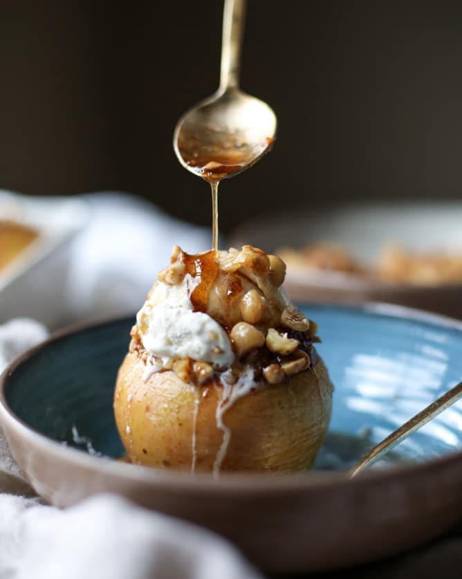 oatmeal baked apples with maple brown butter I howsweeteats.com