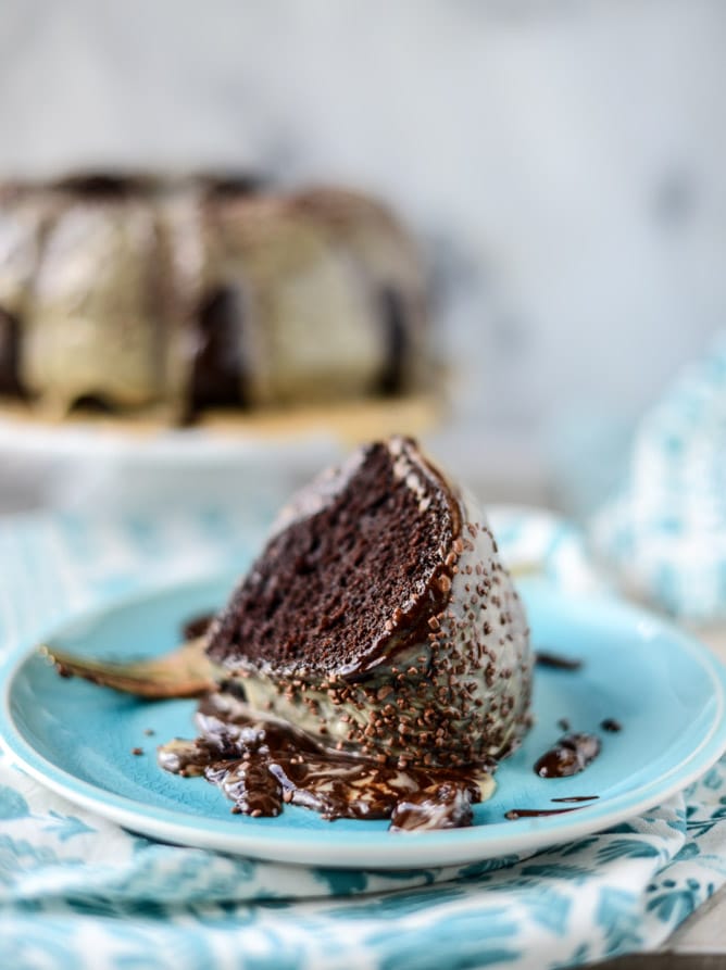 chocolate fudge cake with caramel cream icing I howsweeteats.com