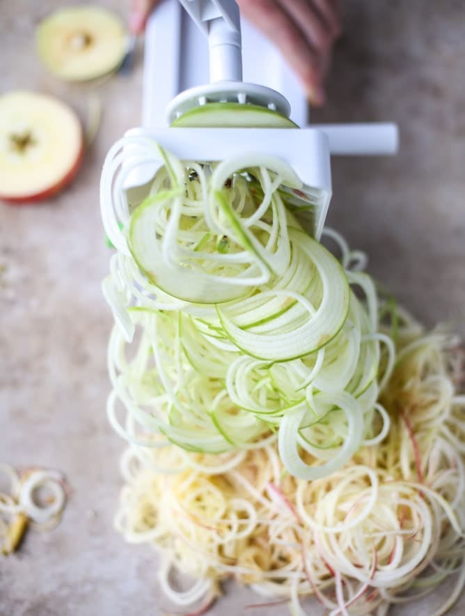 smoky pulled pork sandwiches with spiralized apple slaw I howsweeteats.com