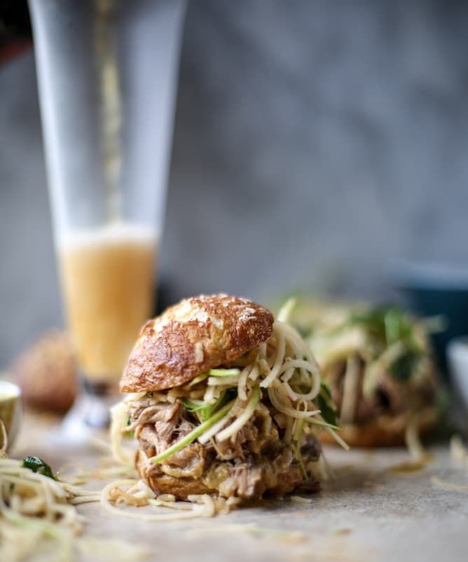 smoky pulled pork sandwiches with spiralized apple slaw I howsweeteats.com