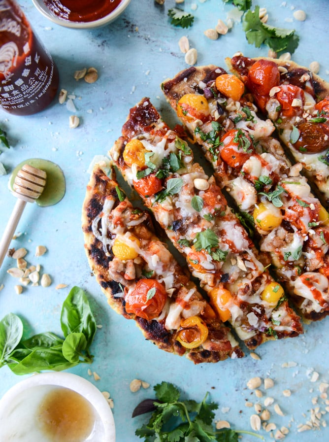 honey sriracha chicken flatbread I howsweeteats.com