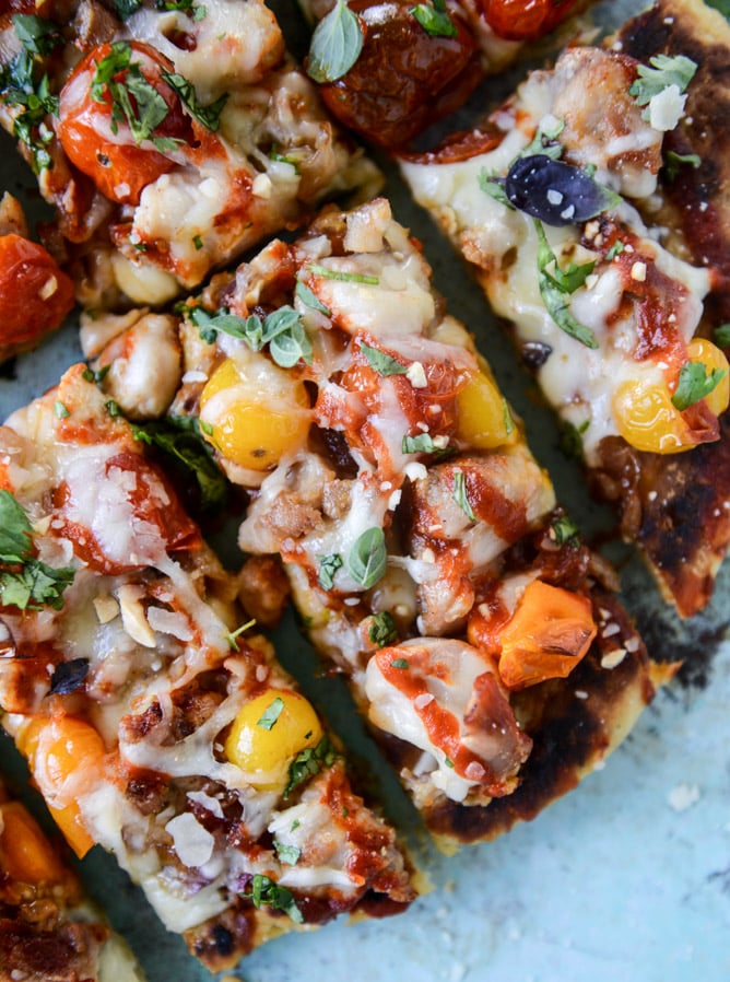 honey sriracha chicken flatbread I howsweeteats.com