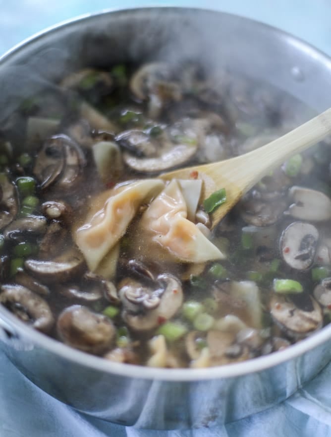 butternut squash wonton soup I howsweeteats.com