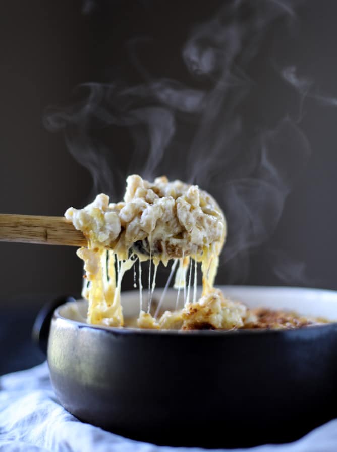 gruyere mac and cheese with caramelized onions I howsweeteats.com