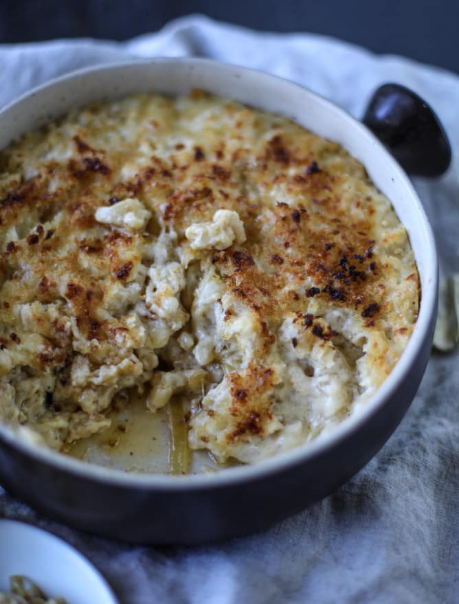 gruyere mac and cheese with caramelized onions I howsweeteats.com