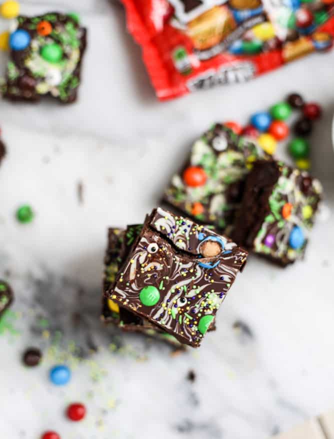 chocolate bark halloween brownies I howsweeteats.com