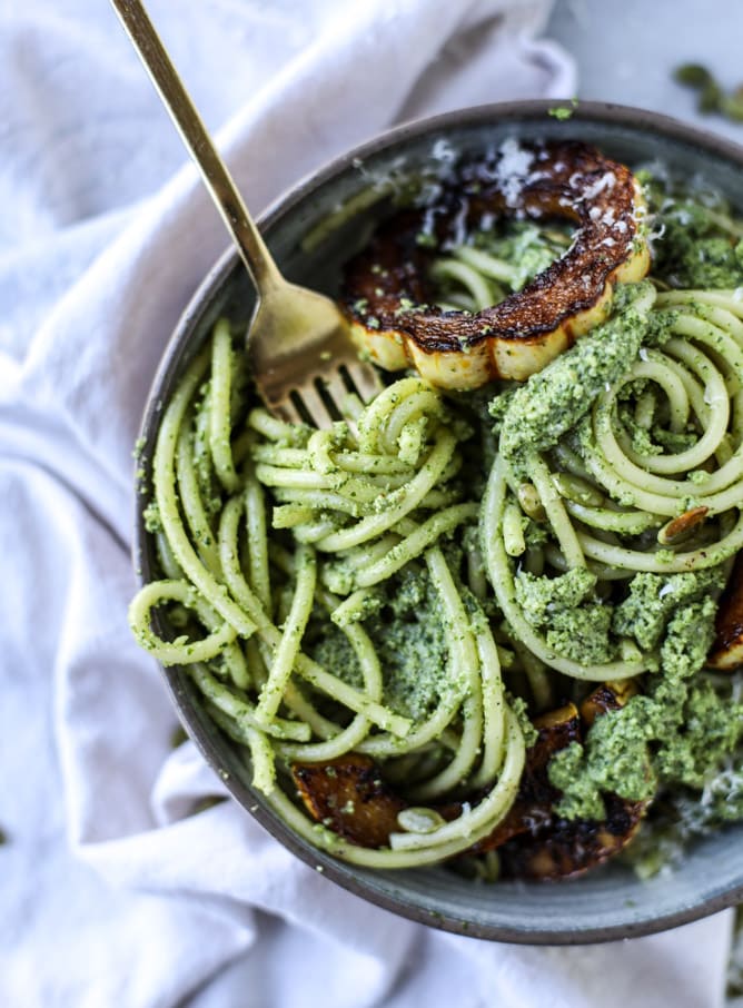 pumpkin seed pesto pasta I howsweeteats.com