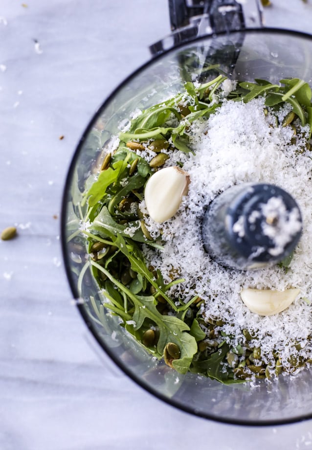 pumpkin seed pesto pasta I howsweeteats.com