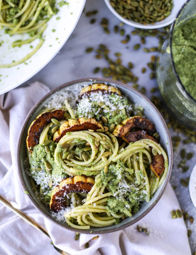 pumpkin seed pesto pasta I howsweeteats.com
