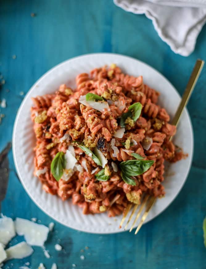 tomato cream pasta with grilled cheese crumbs I howsweeteats.com