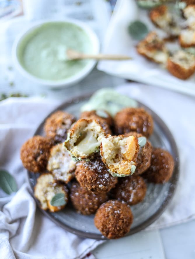 bacon butternut arancini with pumpkin pesto dip I howsweeteats.com
