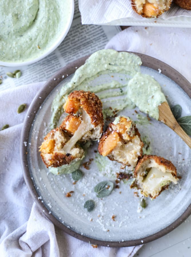 bacon butternut arancini with pumpkin pesto dip I howsweeteats.com