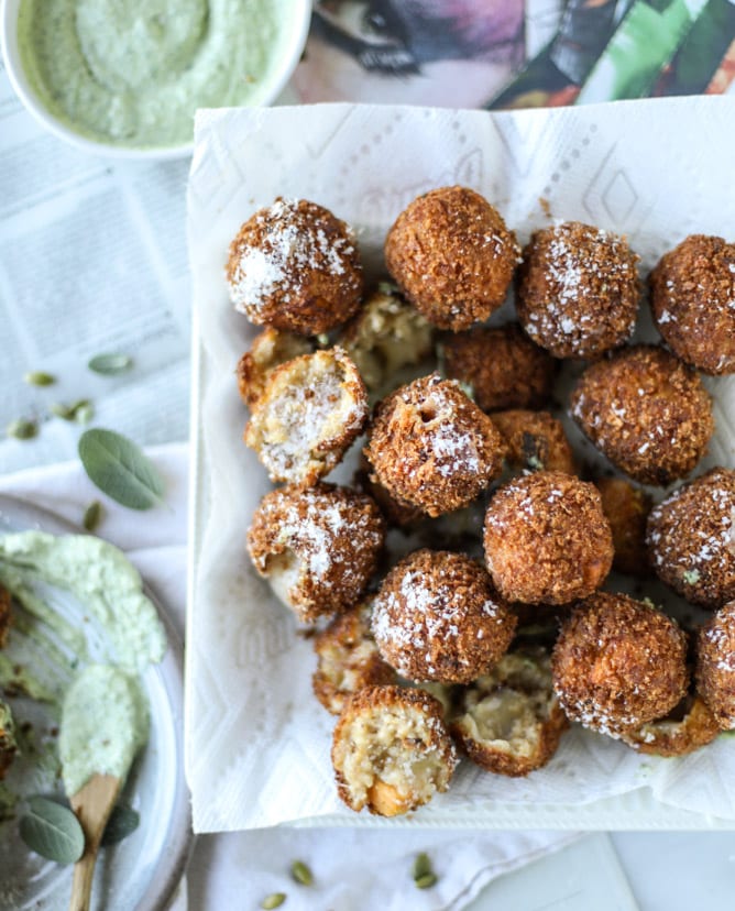 bacon butternut arancini with pumpkin pesto dip I howsweeteats.com