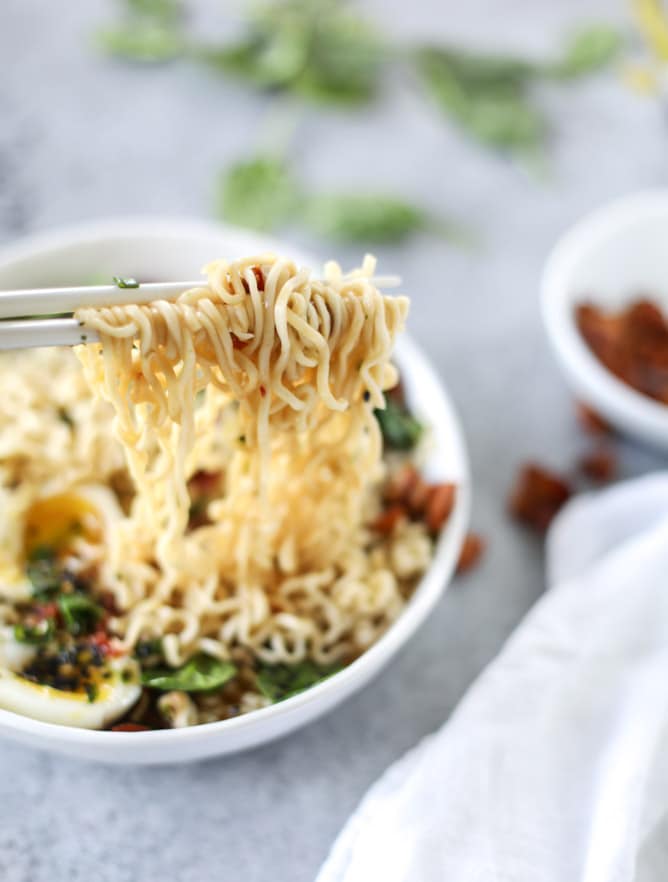 bacon and egg ramen I howsweeteats.com 