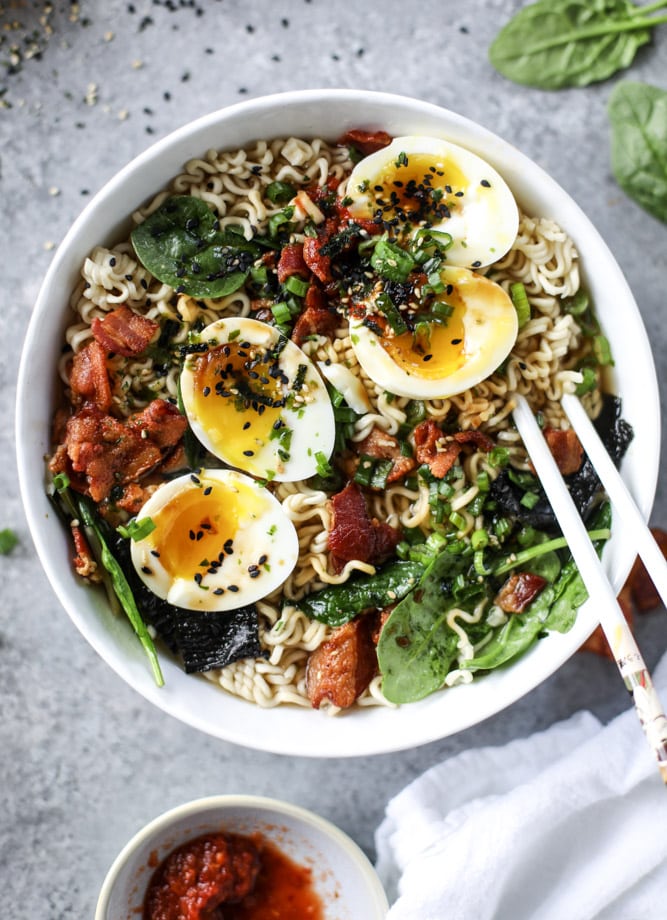 bacon and egg ramen I howsweeteats.com 