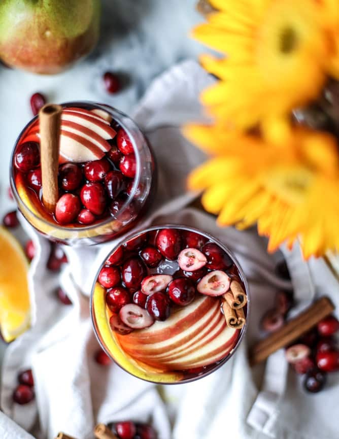 cranberry chai sangria I howsweeteats.com 