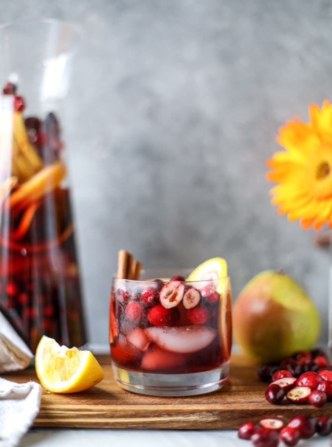 cranberry chai sangria I howsweeteats.com 